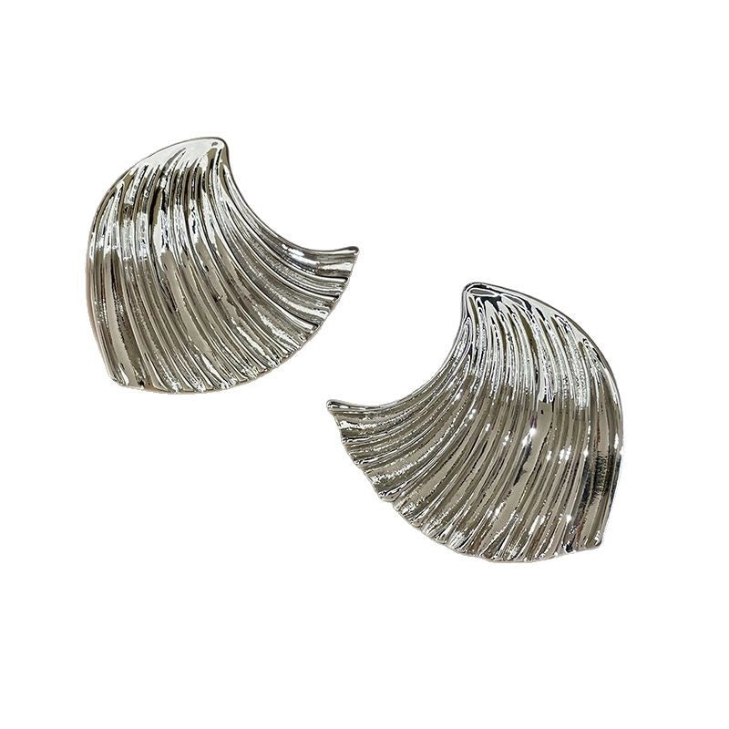 Orecchini vintage in metallo argentato a forma di onda e conchiglia