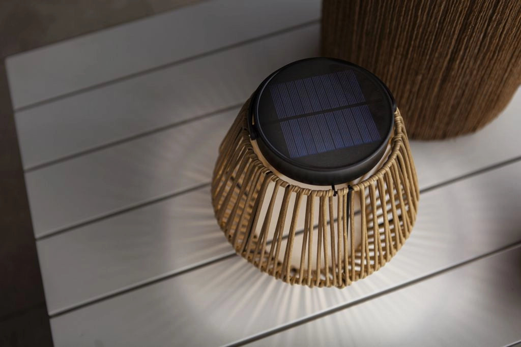 Lampada da tavolo solare LED 2,8W rattan Coppa Lutec
