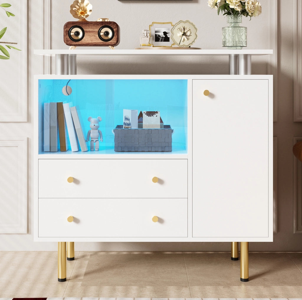 Credenza moderna bianca con ante in vetro, cassetti, illuminazione integrata e piedi rialzati