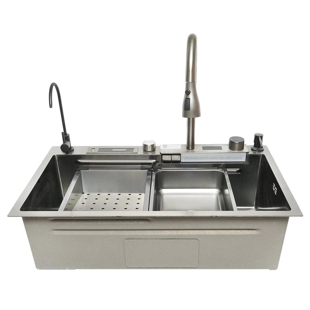 Lavello da cucina multifunzionale in acciaio inox con due rubinetti, display digitale per la temperatura, funzione cascata, dispenser di sapone, scolapasta, vassoio, tagliere e accessori di drenaggio inclusi, dimensioni 75x46x23,5 cm