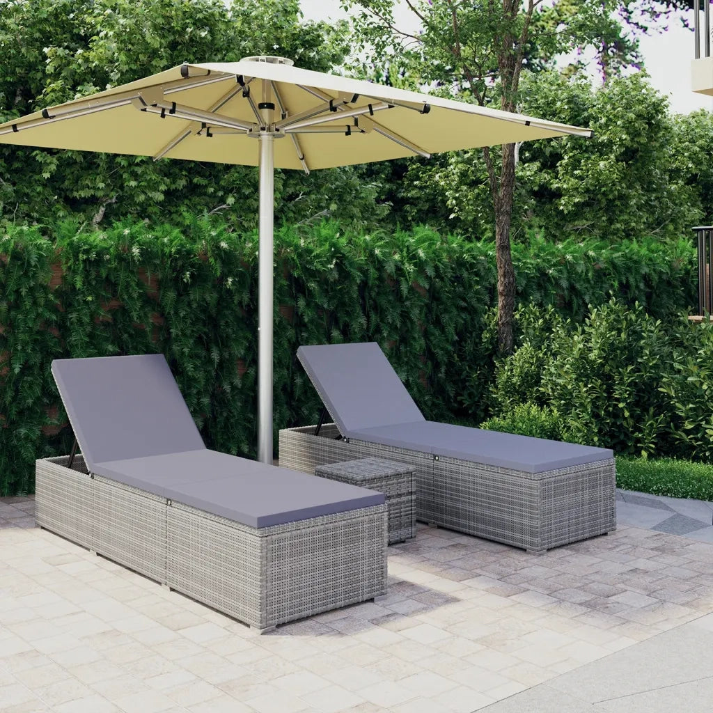 Lettini Prendisole con Tavolino 3 pz in Polyrattan Grigio 3057665