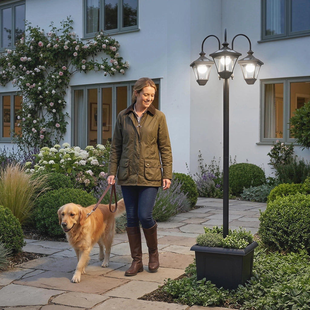 Lampione da Giardino a 3 Luci con Fioriera e Sensore Crepuscolare ¨C Xylo ¨C 52x52x185cm Nero