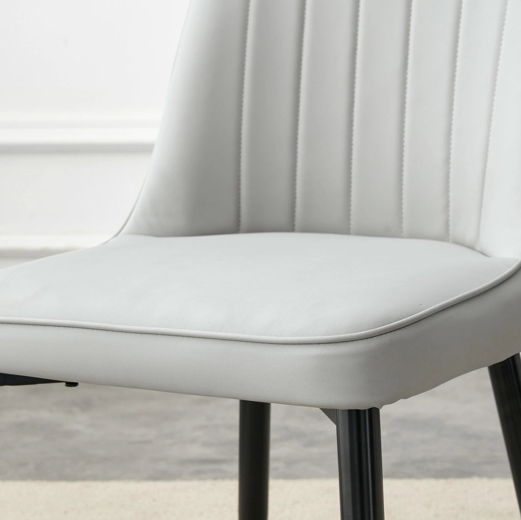 Sedia da pranzo moderna grigio chiaro con schienale imbottito e gambe in metallo nero stabile