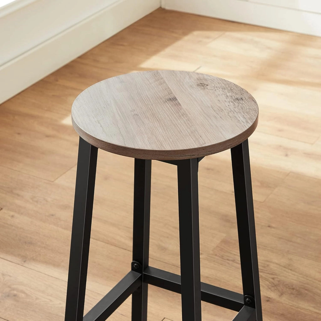 VASAGLE Set di 2 Sgabelli da Bar, Sedie da Cucina, Struttura in Metallo, Montaggio Facile, Alto 65 cm, con Poggiapiedi, per Cucina, Soggiorno, Sala da Pranzo, Greige Melange e Nero LBC032B02