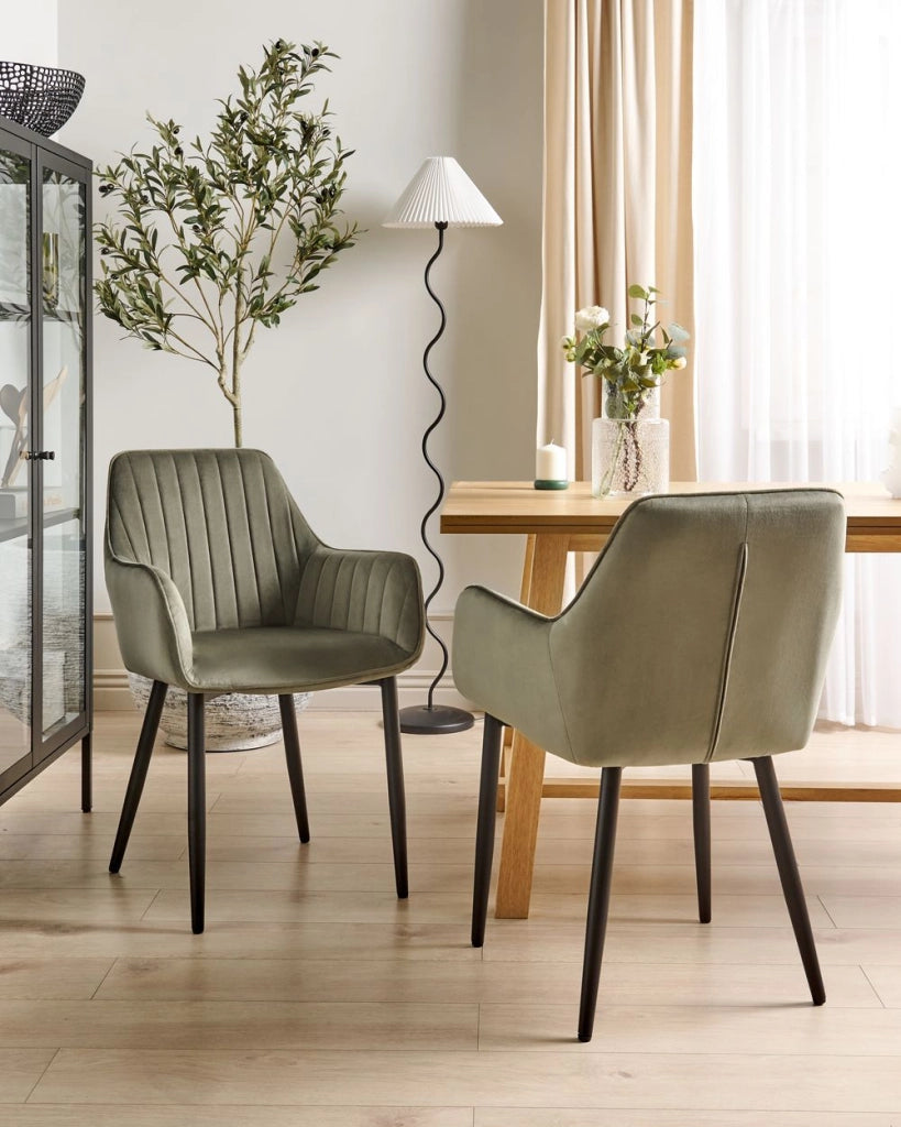 Set di 2 sedie da pranzo Braccioli in velluto verde oliva Gambe in metallo Nero Retro Glam