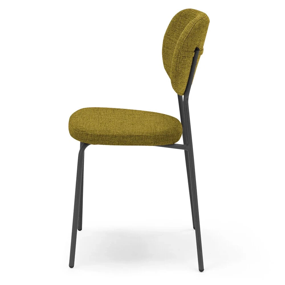Set 4 sedie da pranzo imbottite VANESSA, 100% MADE IN ITALY, design moderno, gambe coniche robuste in metallo, schienale e seduta rivestiti con tessuto idrorepellente strutturato colore Giallo Senape