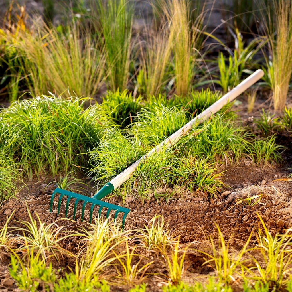Rastrello per foglie KADAX per giardino, con manico in legno, lunghezza 138 cm, 10 denti, robusto.