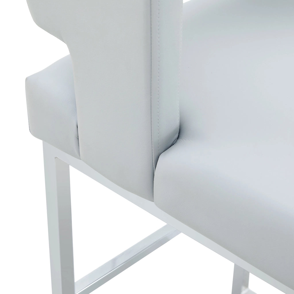 Set di 2 sgabelli da bar nordici grigio chiaro, seduta imbottita quadrata in PU e gambe in metallo argentato