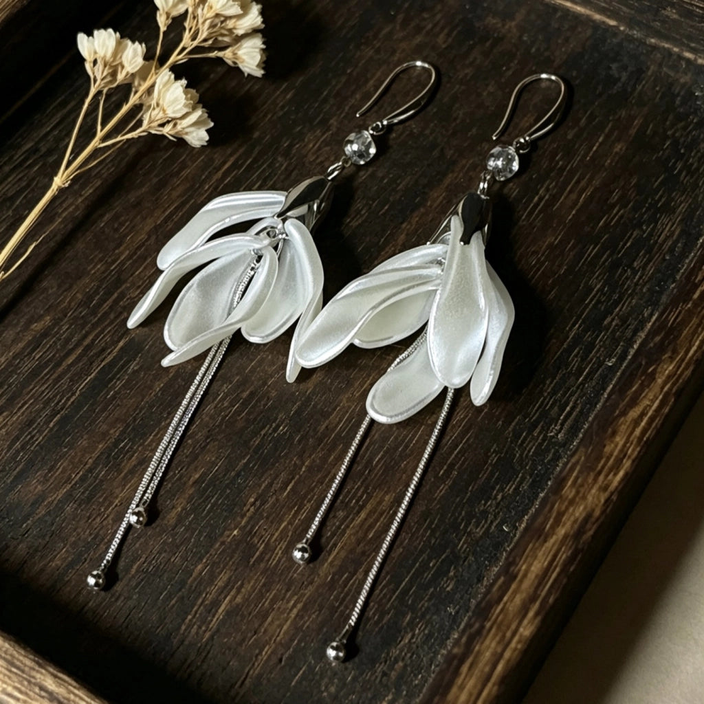 Elegantissimi orecchini pendenti lunghi con nappe floreali in stile francese per donna, lussuosi e sofisticati, versatili e con ganci per l'orecchio.