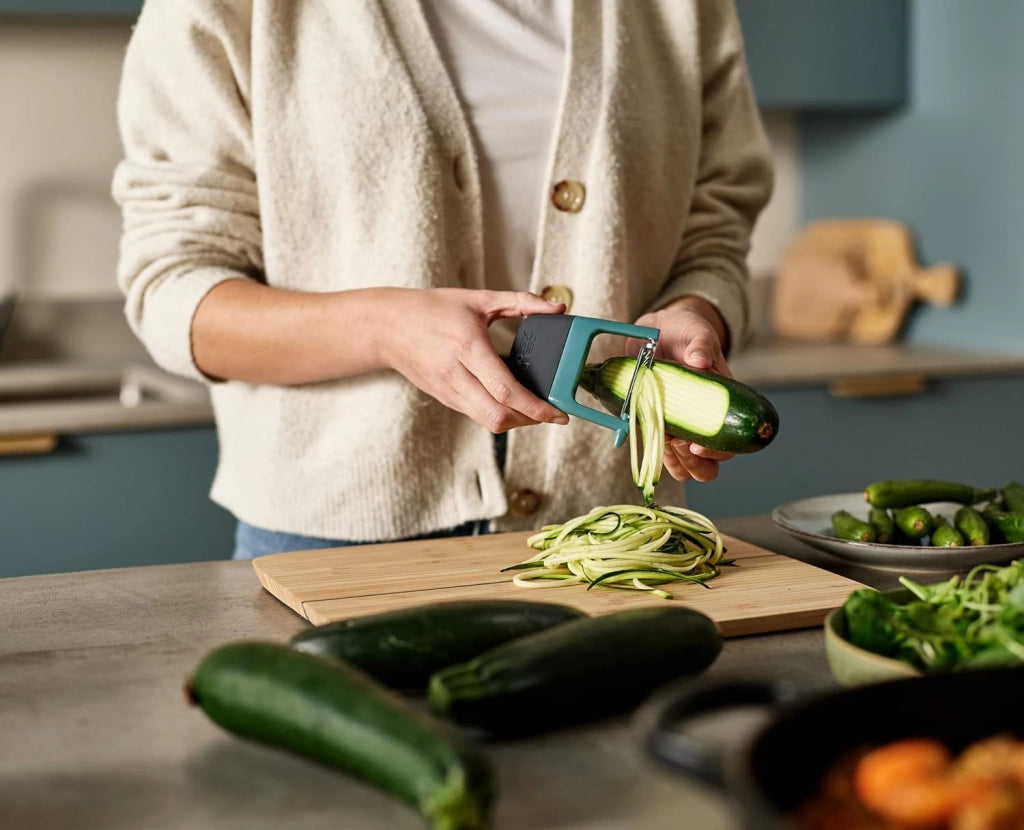 Joseph Joseph Duo Pela Patate e Verdure Julienne, Taglia Verdure Multifunzione con Impugnatura Ergonomica Antiscivolo, Azzurro Scuro