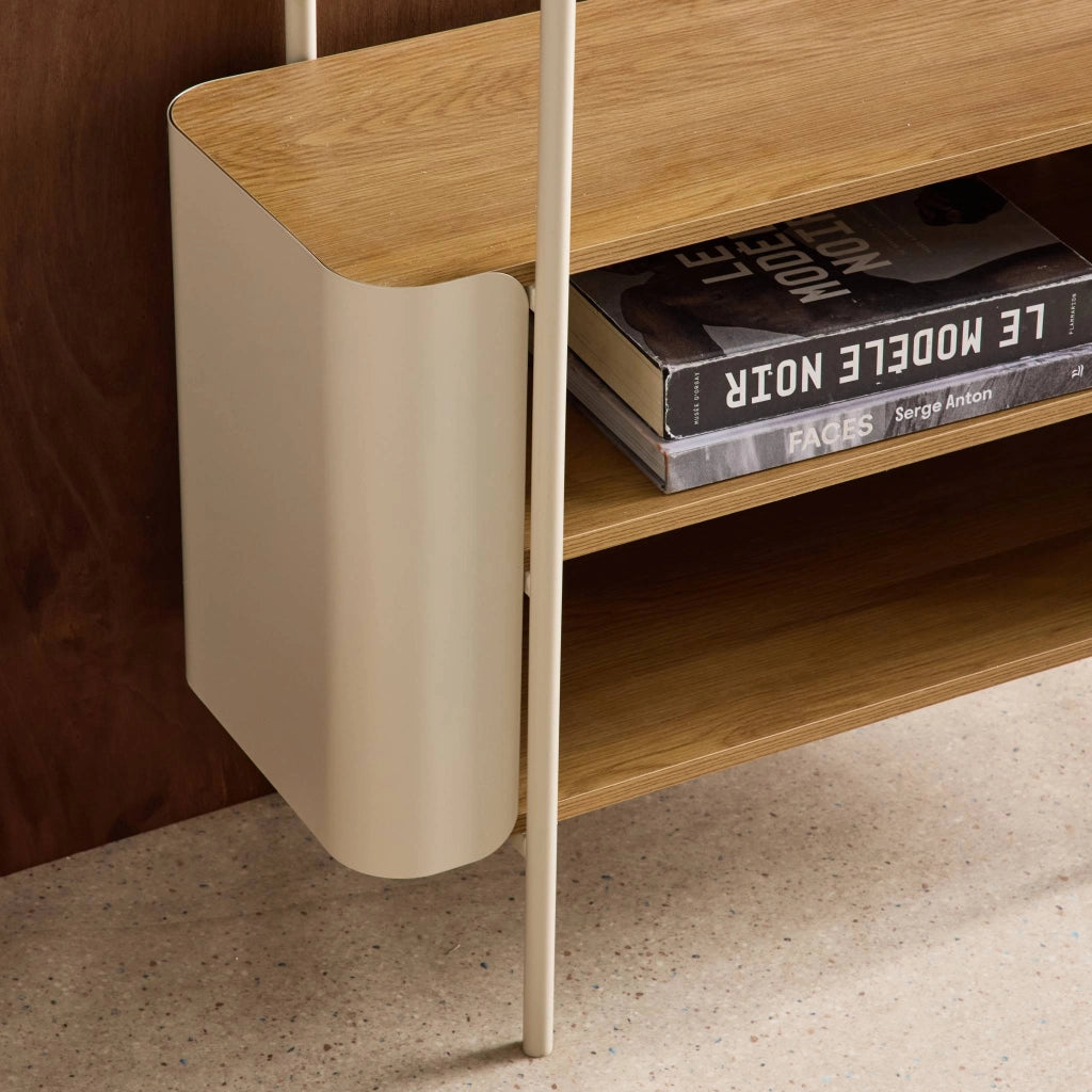 Libreria in metallo curvato e legno a 6 livelli, beige