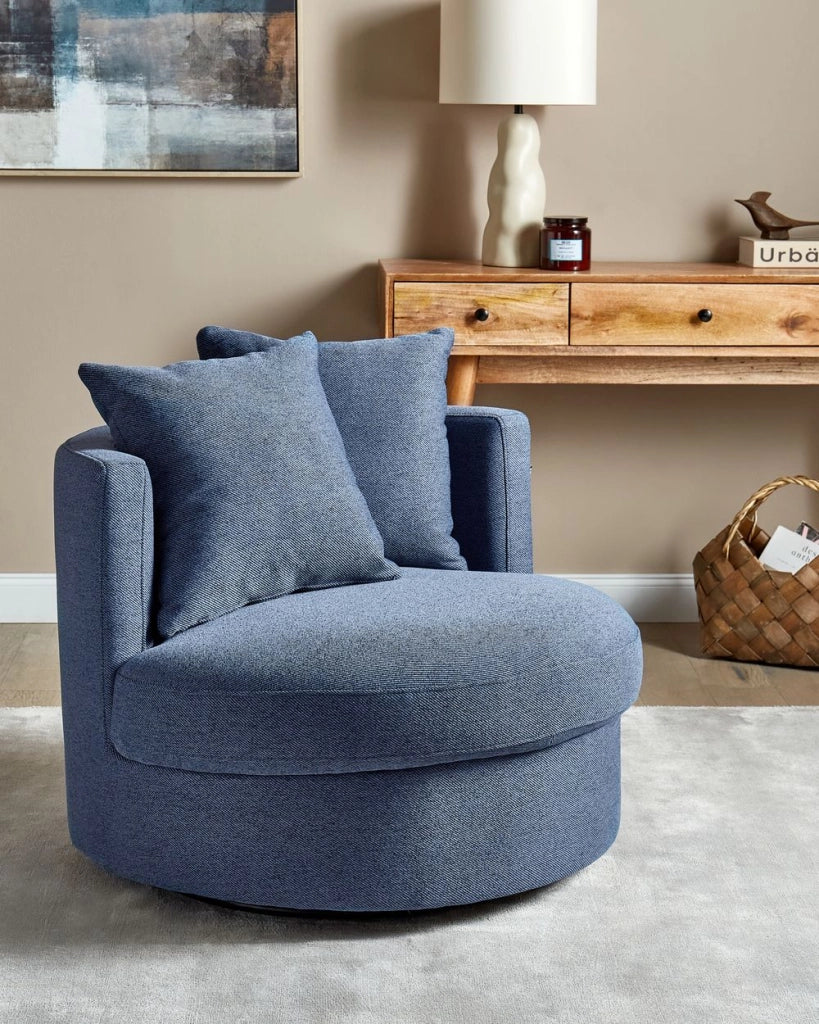 Poltrona Beig,e chiaro in poliestere con base girevole in ferro Due cuscini sfoderabili Schienale rotondo Soggiorno moderno in stile glam