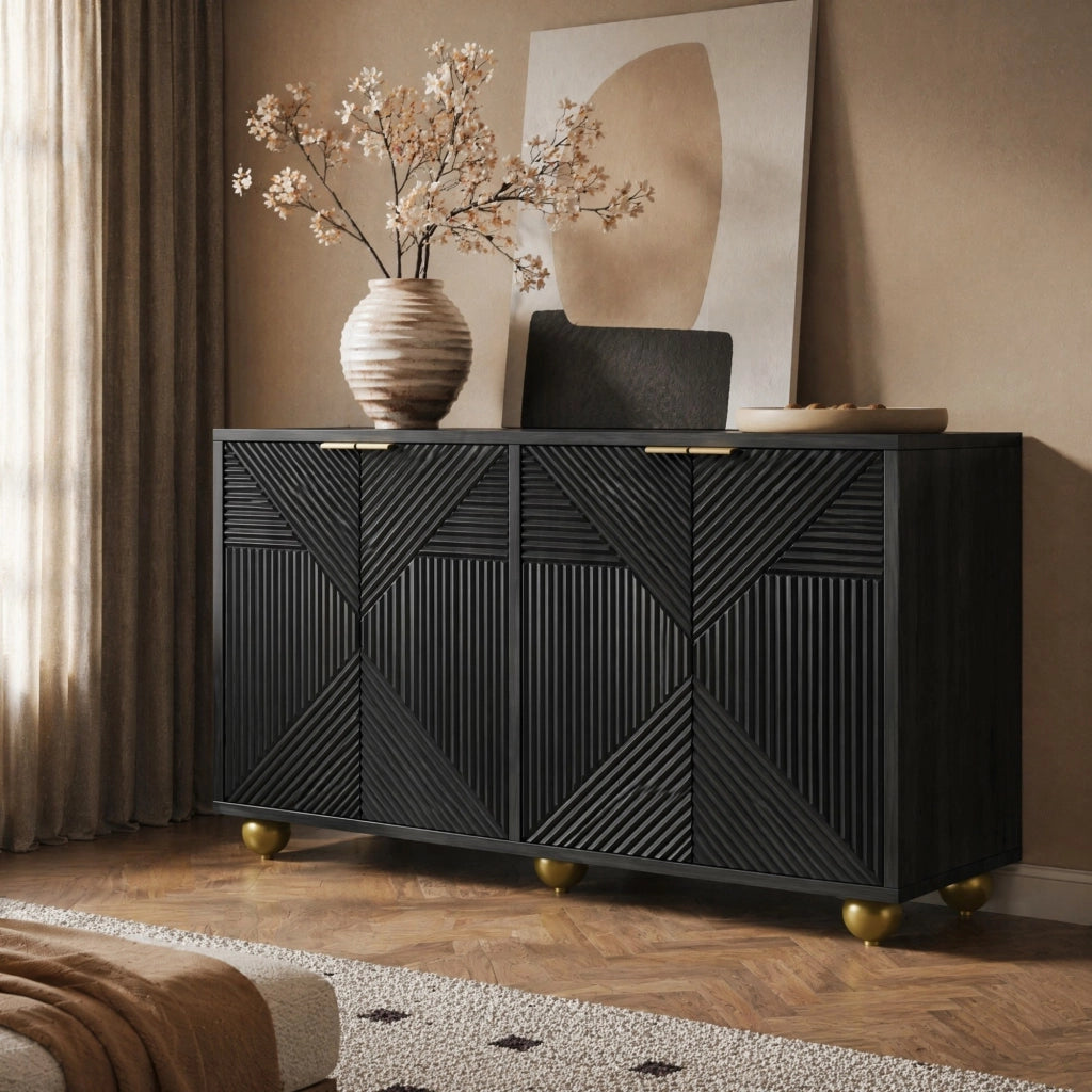 Credenza nera in MDF con 4 ante incise; ripiani interni regolabili e gambe regolabili