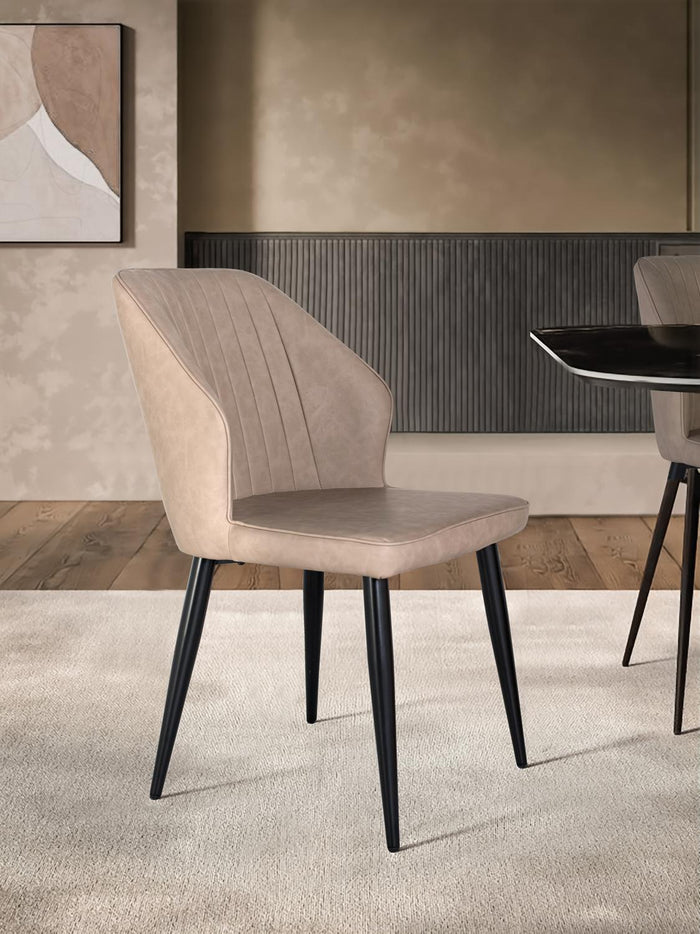 Set di due sedie rivestite in grigio e gambe in acciaio