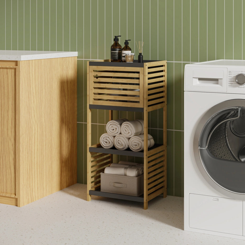 Scaffale da Bagno Kydesby in Bambù con 2 Ripiani Aperti e Scomparto ad Anta 83 x 39 x 30 cm - Naturale / Grigio [en.casa]
