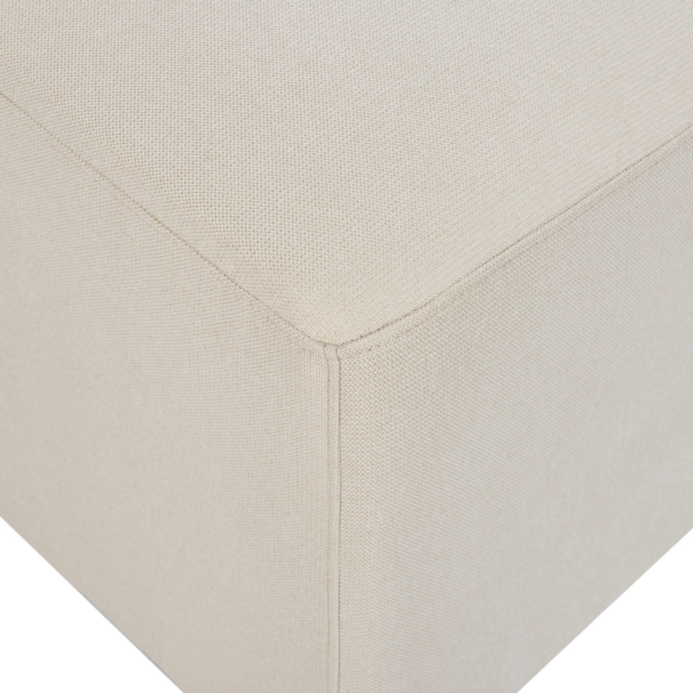 Divano stile moderno ad angolo con pouf in tessuto beige chiaro a destra