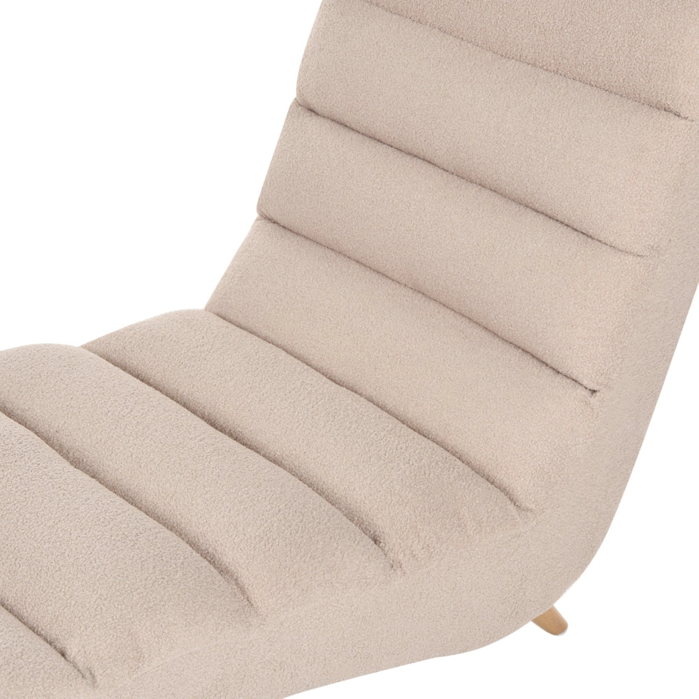 Chaise longue in tessuto bouclè beige per soggiorno, per il relax, con gambe effetto legno, stile scandinavo moderno