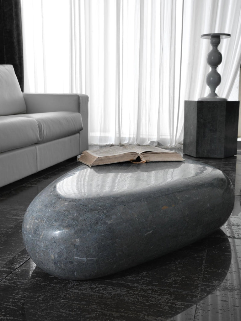 Tavolino Sasso Big in Pietra Fossile Gray Stone - Design moderno con base e top in compensato marino rifinito a mano - 123x74 cm
