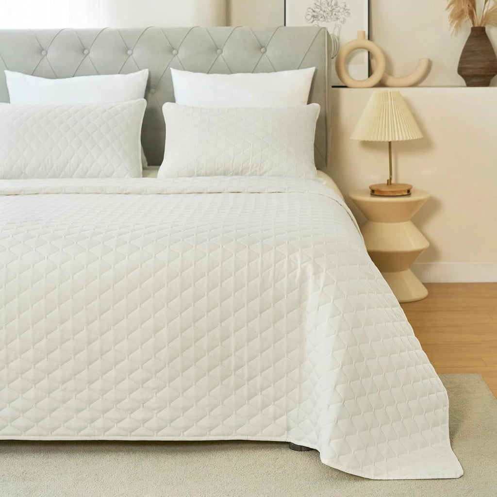 Copriletto 200x220 cm Beige, Trapunta in 3 Pezzi, con 2 Federe Cuscini da 50x70 cm, Coperta Leggera con Motivi a Rombi ad Ultrasuoni, per Camera da Letto, Divano