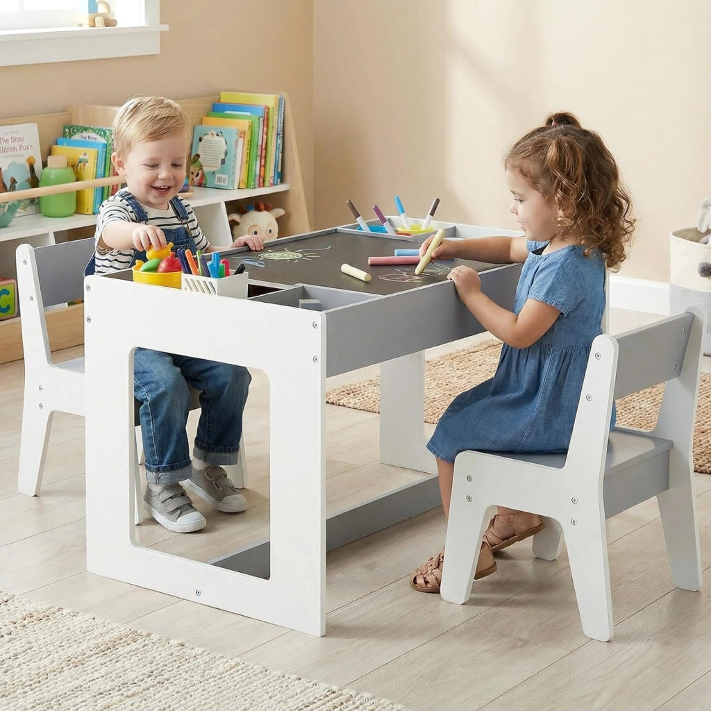 Set Tavolo Multifunzionale per Bambini e 2 Sedie, Tavolo e Sedie in Legno con Piano Doppio Rimovibile, Lavagna Nera & Lavagna Bianca, Compartimenti Laterali con Divisori Staccabili (Grigio)