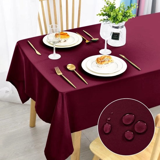 Tavolo in Velluto a Fiamma Tinta Rosso, Impermeabile e Resistente ai Macchiamenti, Dimensioni 130x160cm
