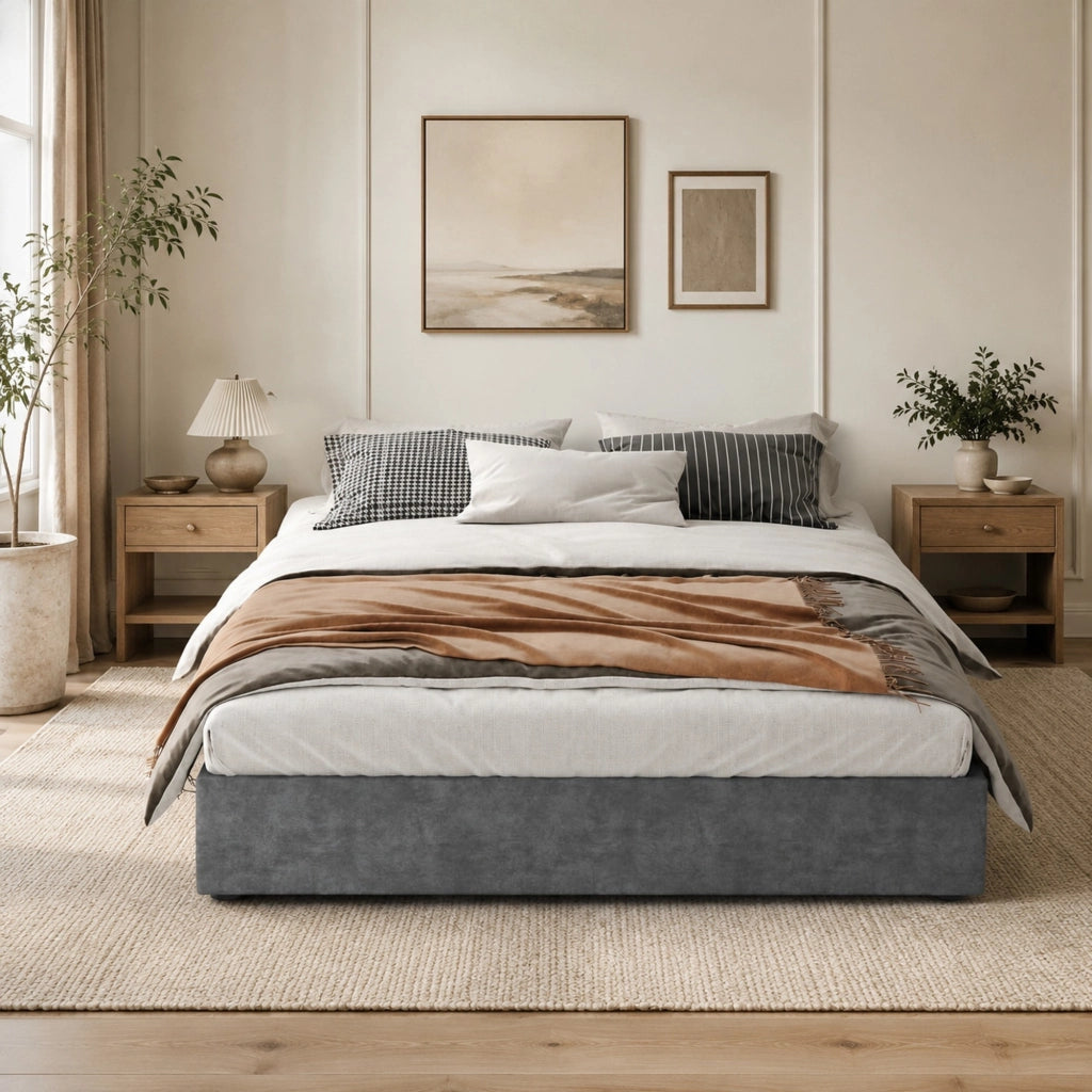 Letto matrimoniale 160x200 cm con testiera geometrica e rete a doghe; grigio