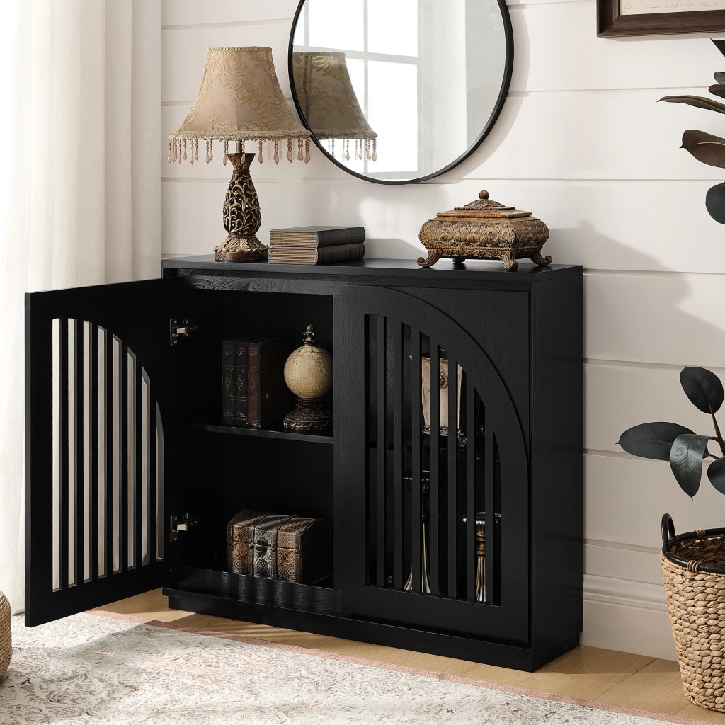 Credenza con ante scanalate e 2 aperture per prese in legno e MDF nero