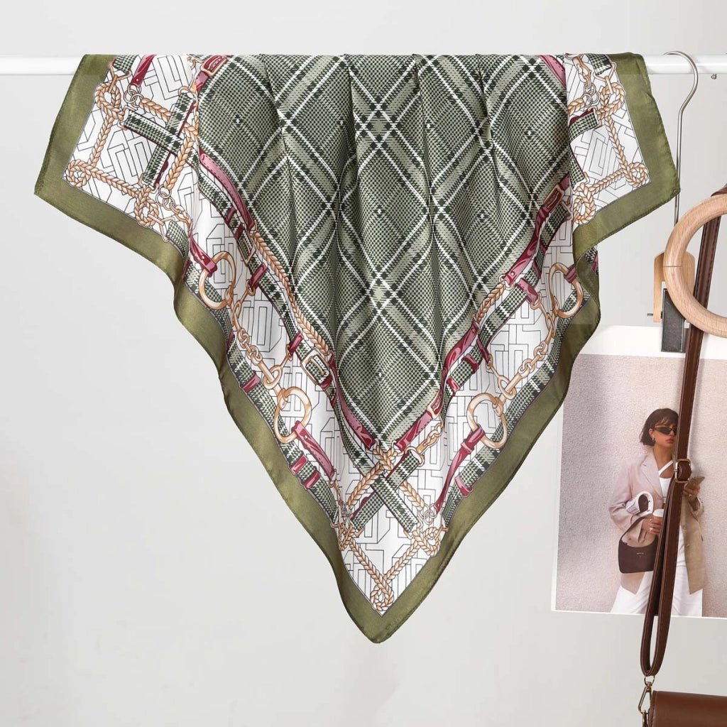 Eleganti e trendy sciarpe di seta da donna, realizzate in pura seta.