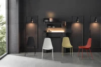 E-STYLO Sedia in polipropilene nero con gambe in metallo nero, 49cm X 48.5cm H. 88cm.