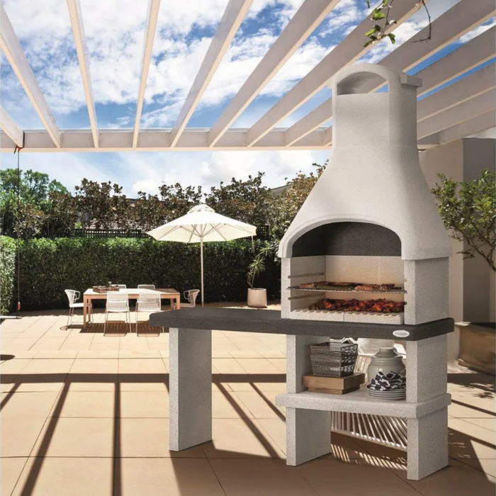 Barbecue in cemento orlando con griglia regolabile e piano d'appoggio