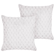 Set di 2 cuscini in ecopelle bianco con motivo a nido d'ape 43 x 43 cm soggiorno camera da letto