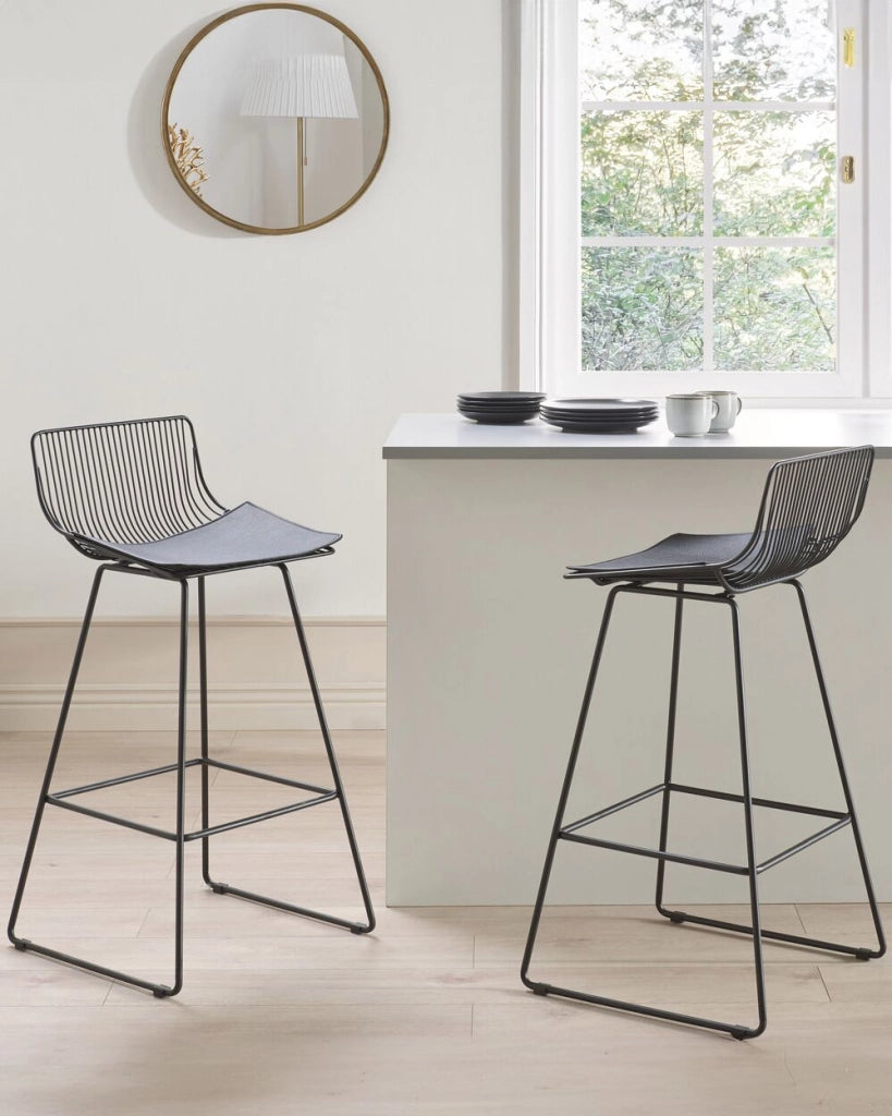 Set di 2 sgabelli in metallo nero stile moderno contemporaneo soggiorno cucina sedie alte