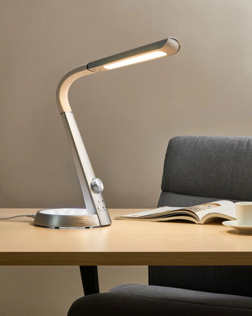 Lampada da scrivania per ufficio domestico 3 modalità CCT Dimmer continuo Porta USB Paralume regolabile Materiale sintetico Argento