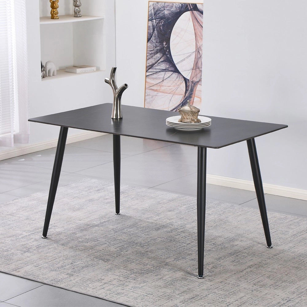 Tavolo da Pranzo Kilo 140×80 cm in Ceramica Effetto Marmo Nero con Venature Oro e Gambe Nere