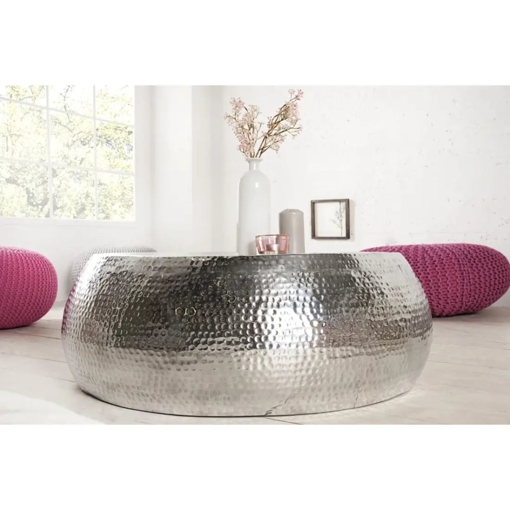 Tavolino basso TRIANE argentato 80 cm – Design in alluminio martellato lucido