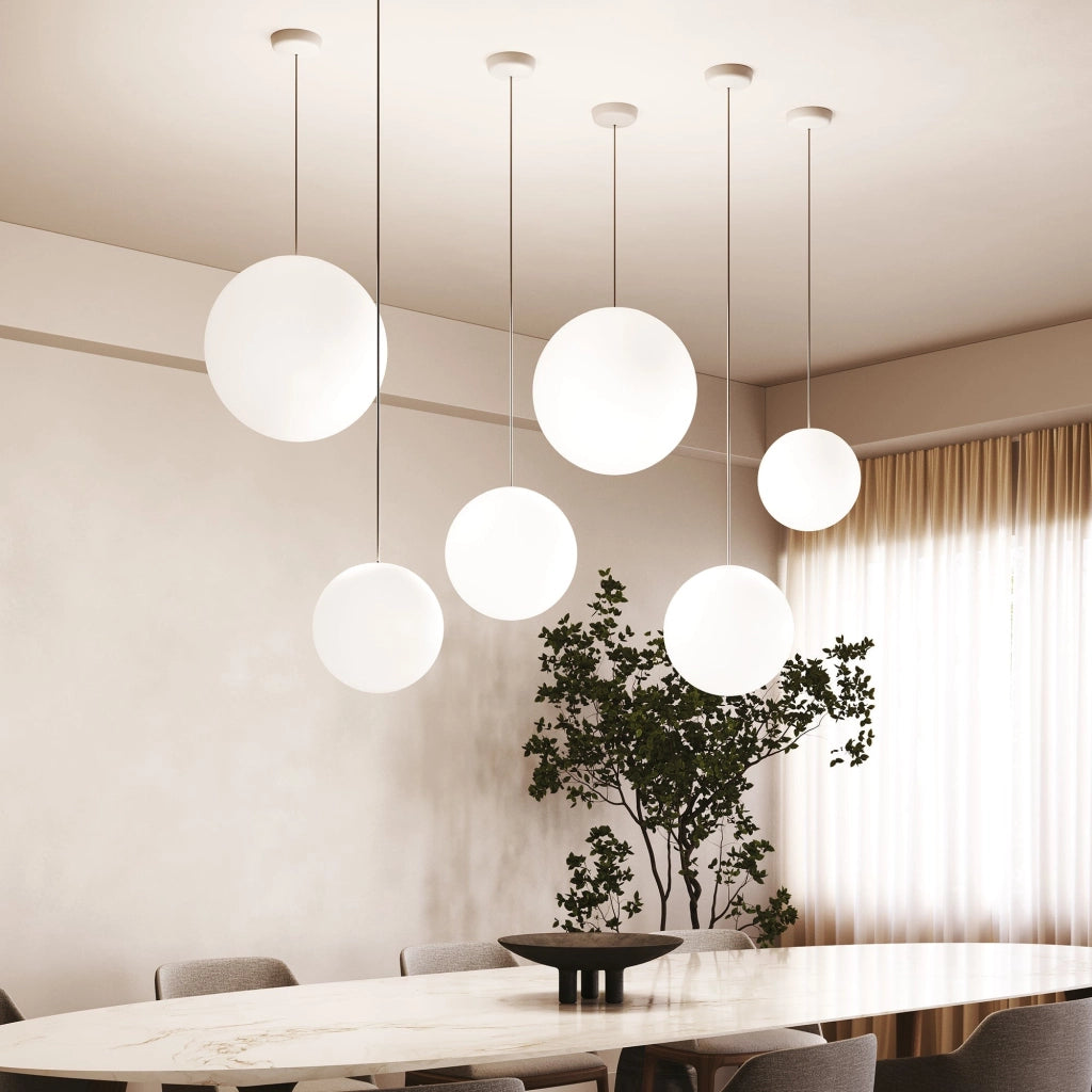 Sferis Lampada a sospensione moderna in vetro opale satinato, design minimale con montatura in policarbonato, diametro 50 cm, altezza 330 cm, Bianco