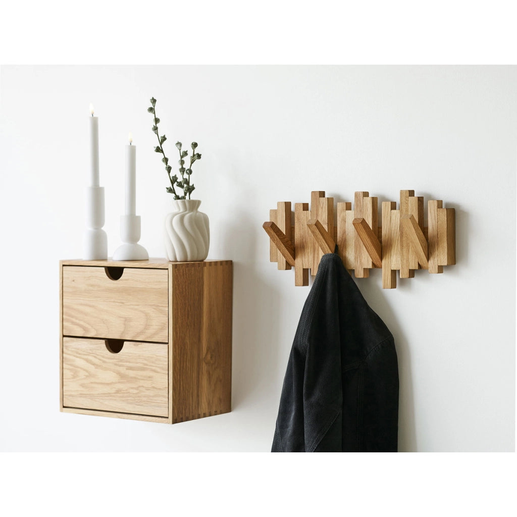 Appendiabiti da parete Caltra in rovere FSC — design scultura