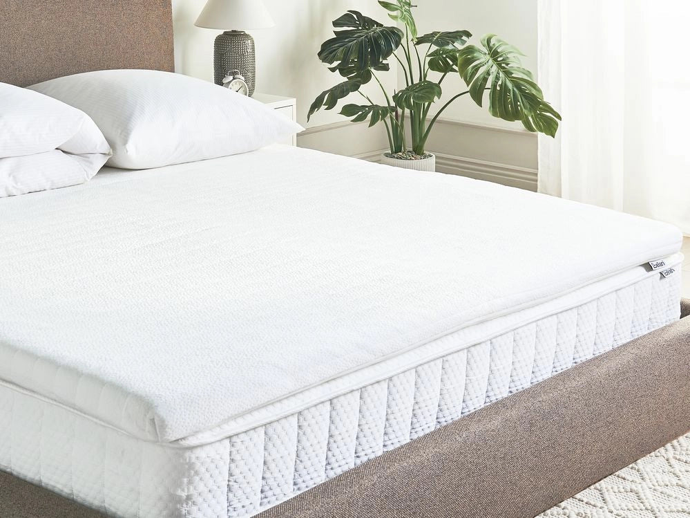 Coprimaterasso in schiuma bianca 180 x 200 cm comfort morbidezza