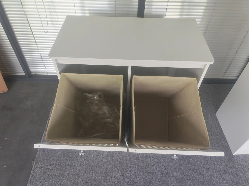 Mobile contenitore con 2 vani e frontale a lamelle ribaltabile per lavanderia e bagno in MDF e truciolato bianco