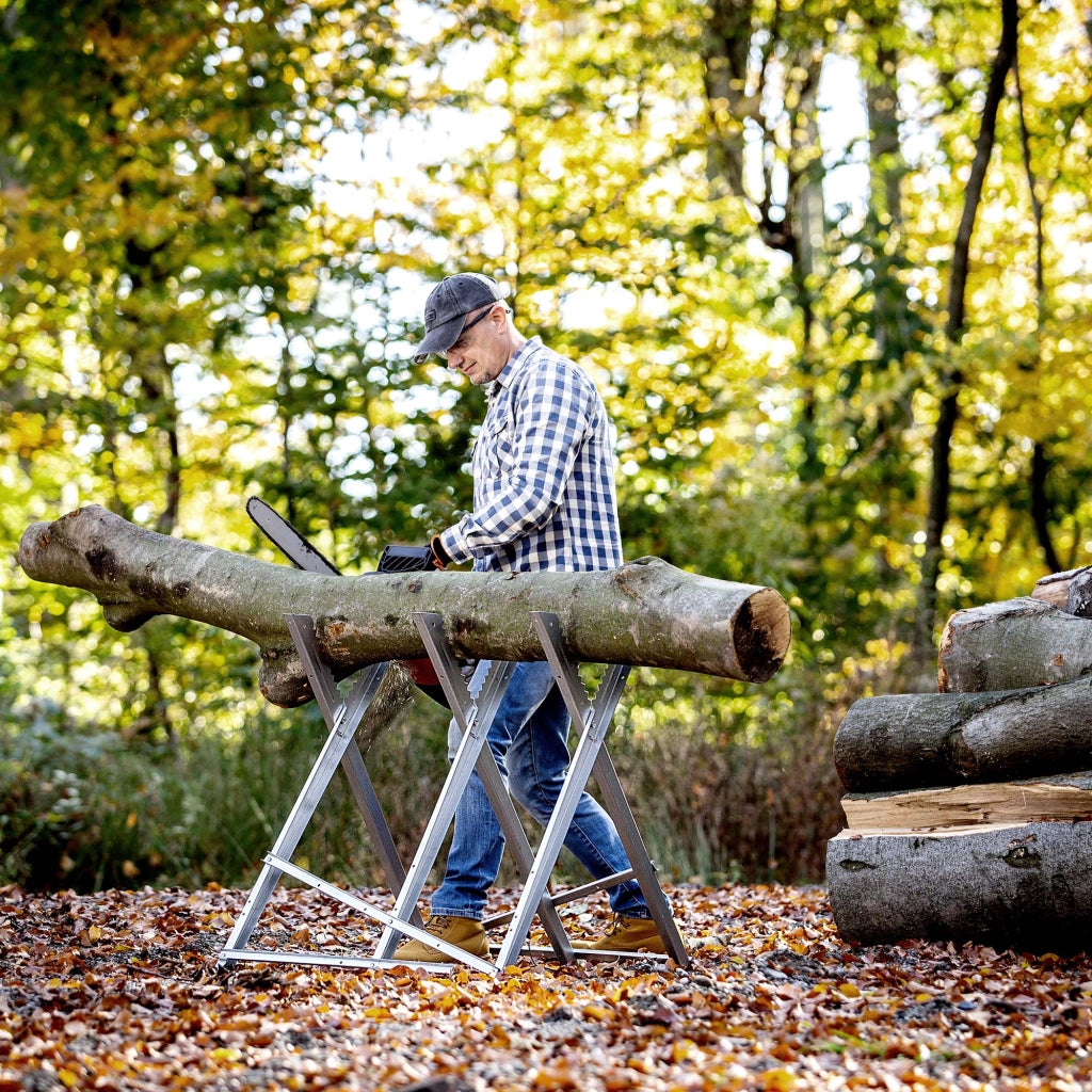 Supporto per taglio legno KADAX, cavalletto pieghevole in metallo, portata massima 150 kg.