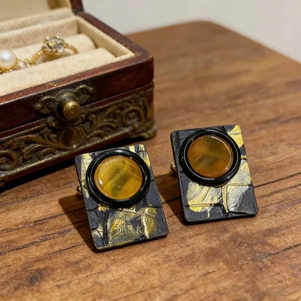 Orecchini quadrati vintage francesi in pelle laccata oro