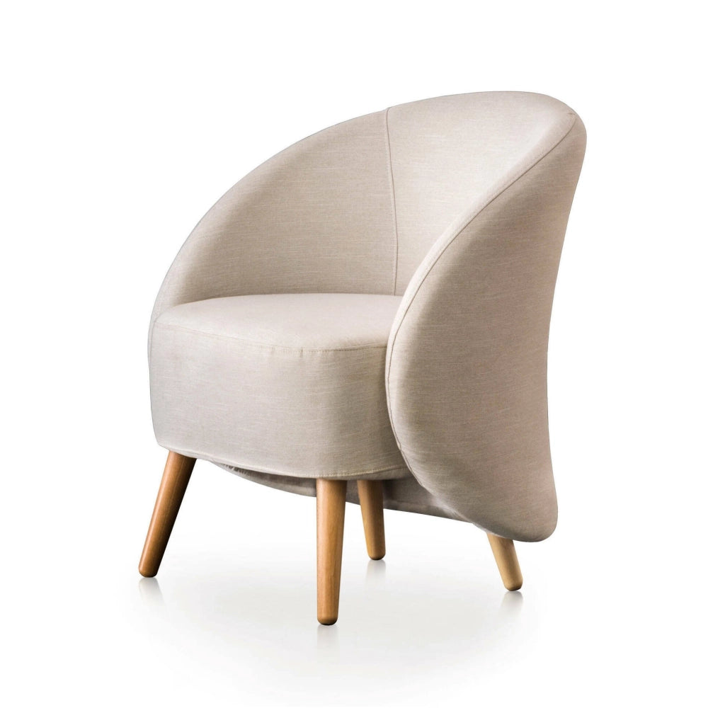 Poltrona Alla, Poltrona di design da salotto, 100% Made in Italy, Poltroncina relax in tessuto imbottito, cm 70x60h80, Beige