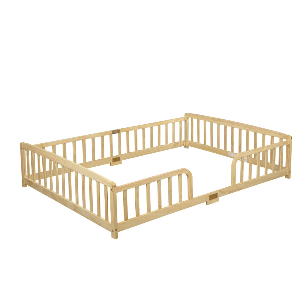 Letto a pavimento 140x200 cm con sponde e accesso centrale in legno colore naturale