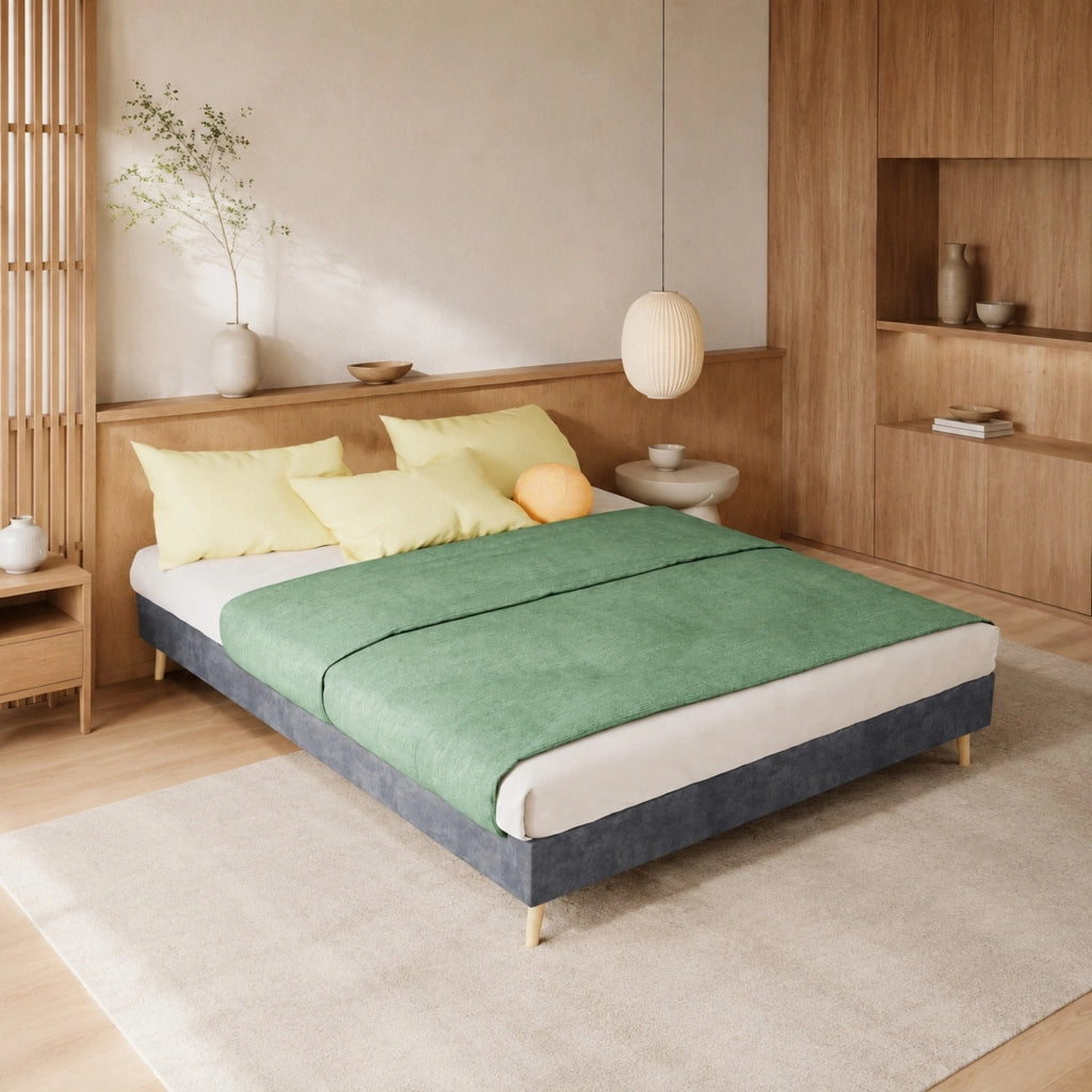 Letto 140x200 cm con testiera geometrica e rivestimento in tessuto grigio