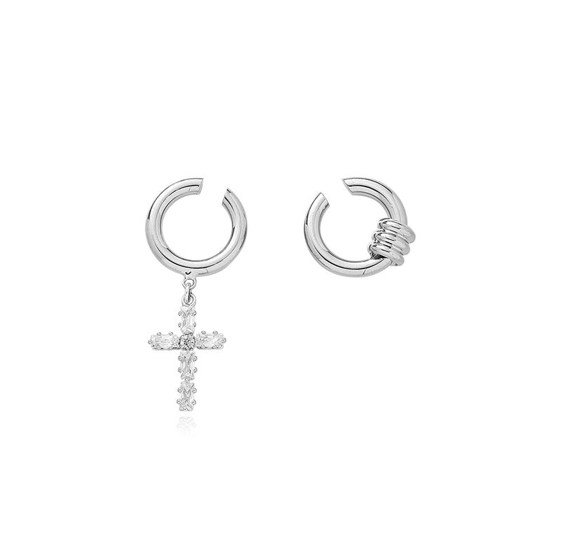 Set di due orecchini a clip in argento con croce e zirconi personalizzati, per orecchie non forate.