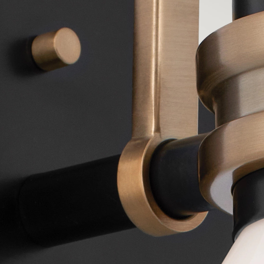 Applique bagno FARUM nero oro vetro opale G9 3W Kichler