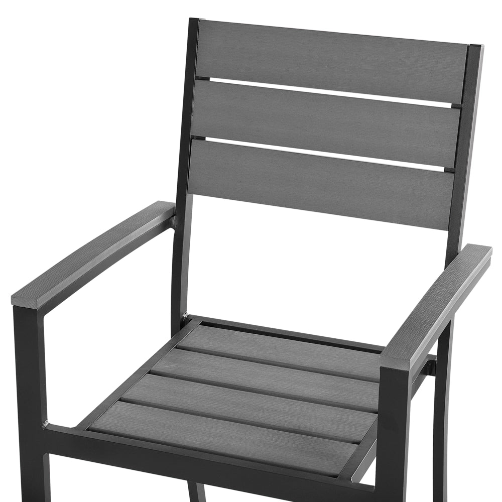 Set di 4 sedie da giardino in plastica grigia con struttura in alluminio e patio moderno