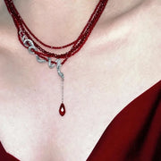 Collana a serpente impilabile con perline di cristallo rosso fatte a mano, regalo di Natale o di compleanno.