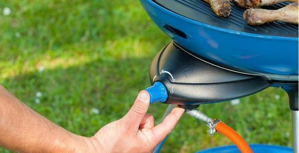 Campingaz 2000025698 Party Grill 600 R Barbecue da Campeggio a Gas 4000 W Piastra Antiaderente Accensione Piezoelettrica colore Nero