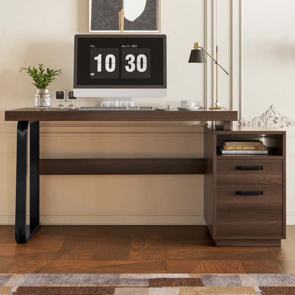 Scrivania moderna 135 x 54 cm con piano in MDF e struttura in metallo, finitura marrone, con vano aperto e cassetto silenzioso